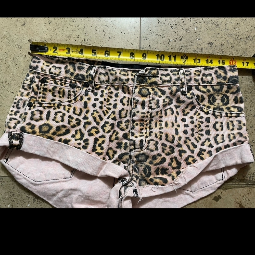 Leopard Print Pink Women's Denim Shorts